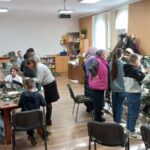 При кафедральном соборе продолжают плести маскировочные сети