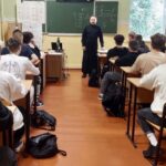 Священник встретился с учащимися техникума