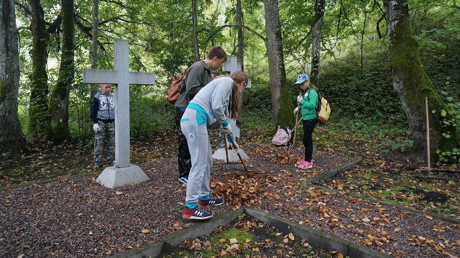 Первые захоронения человека